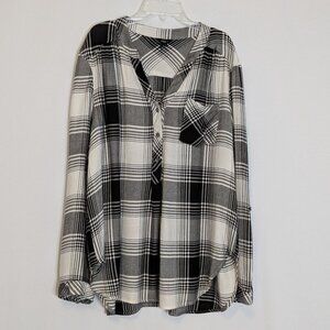 INTRO Black/White Plaid Soft Rayon Flannel Pullover Long Sleeve Top; Size L